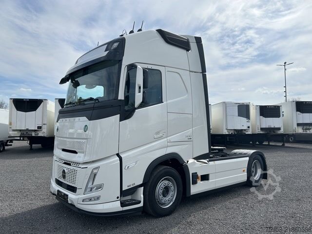 Standard tractor unit Volvo FH 500 Aero Euro 6 Globe XL Leder Mikrowelle
