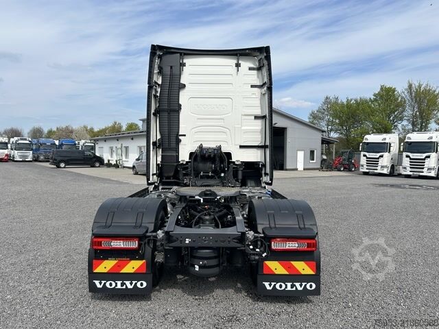 Standard tractor unit Volvo FH 500 Aero Euro 6 Globe XL Leder Mikrowelle