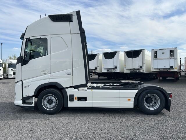Standard tractor unit Volvo FH 500 Aero Euro 6 Globe XL Leder Mikrowelle