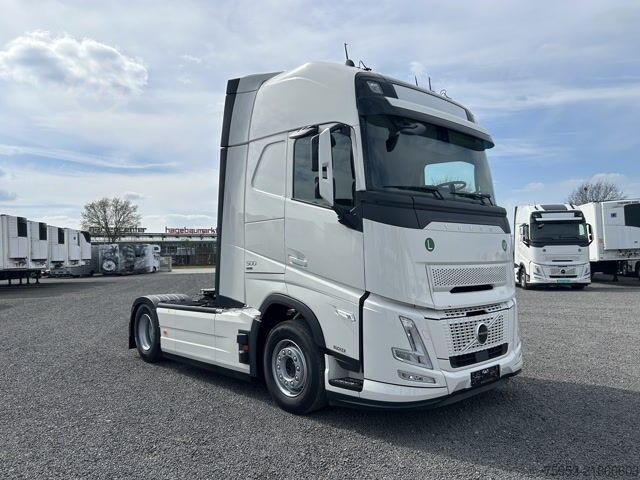 Standard tractor unit Volvo FH 500 Aero Euro 6 Globe XL Leder Mikrowelle
