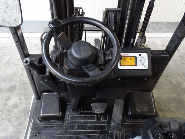 Electric 3-wheel forklift Nissan S1N1L13Q - TRIPLEX
