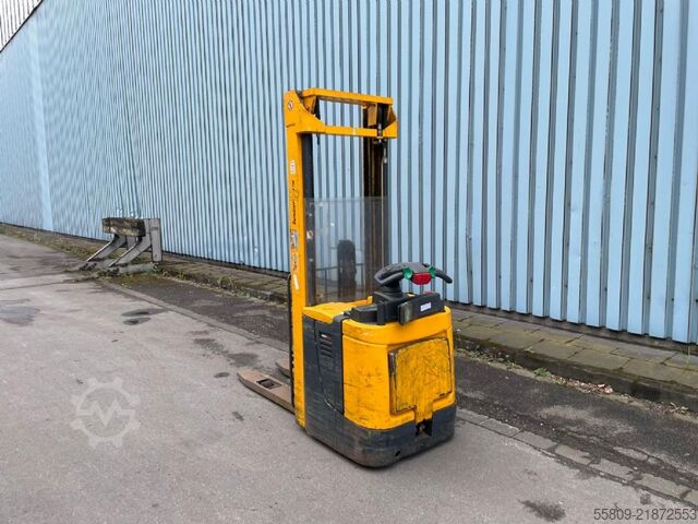 High Lift stacker Jungheinrich RC 16 // Triplex // Freihub