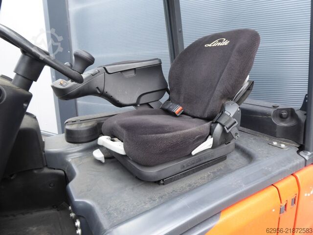 Electric 3-wheel forklift Linde E18-02