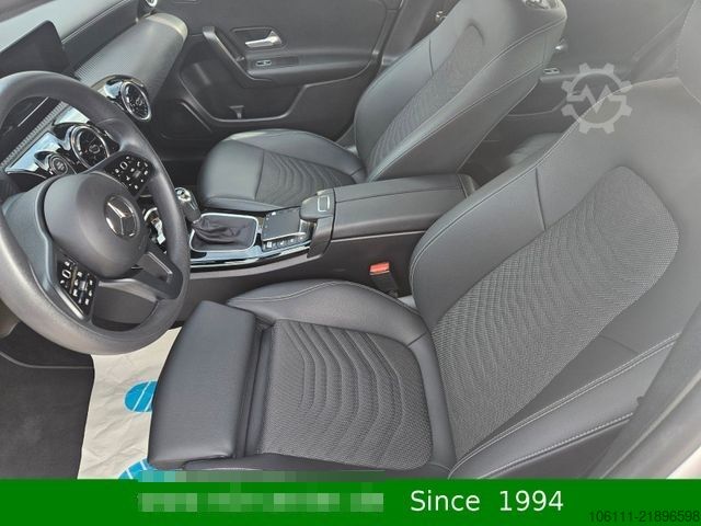 Van MERCEDES-BENZ A 200 A -Klasse Navigation Kamera