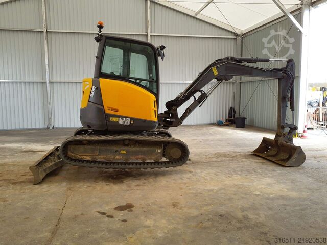 Chain excavator Volvo ECR50D