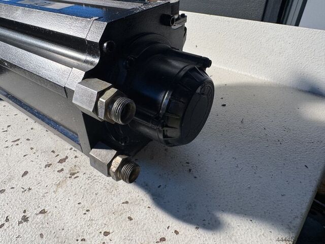 Motor INDRAMAT-Rexroth MDD093C-F-040-N2L-110GR0