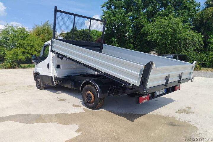 Three-way tipper van Iveco 35S 11 2.3 HPI RIBALTABILE TRILATERALE