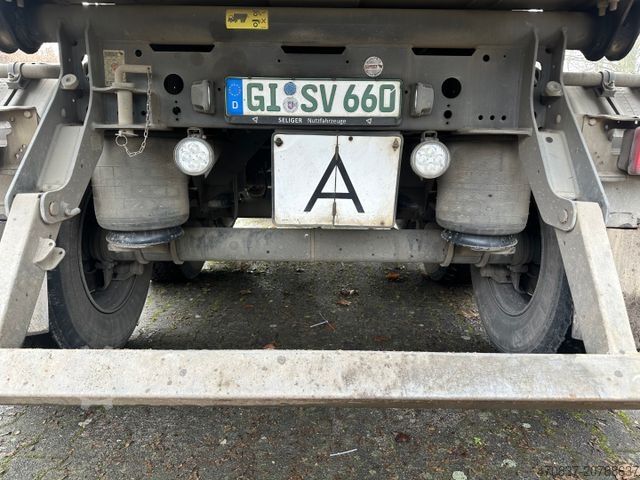 Kipper Auflieger SCHMITZ CARGOBULL SKI 24 / Liftachse / Rollplane