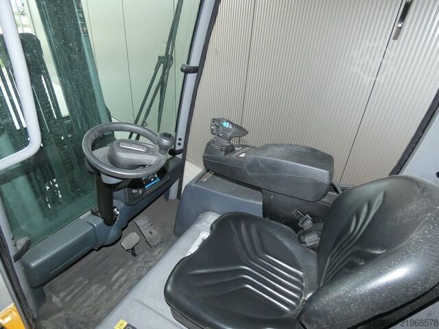 Electric 4-wheel forklift Jungheinrich EFG 320