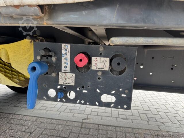 Curtain sided Krone SD, Lift-Axle