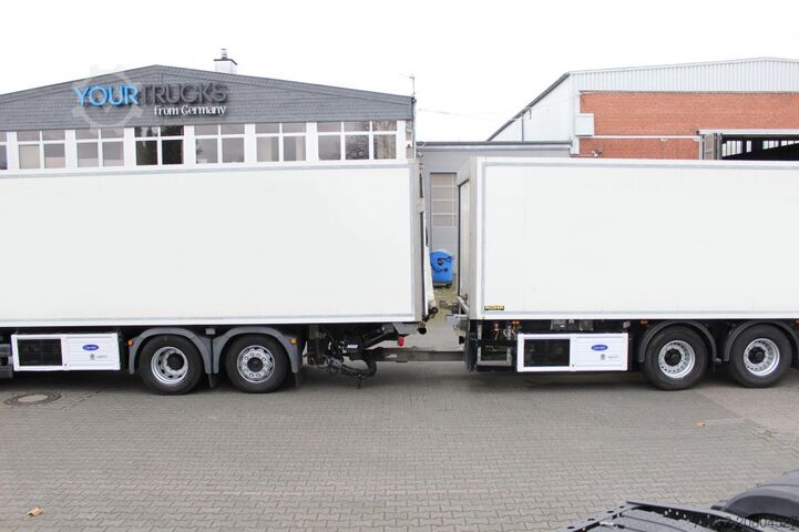Refrigerated truck MAN TGX 26.440 CS 850 Retarder Schlafkab Kühlbox