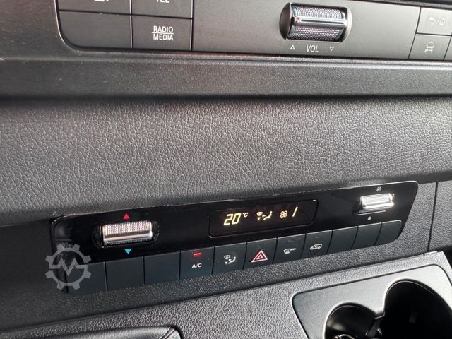 Transporter mit Koffer MERCEDES-BENZ Sprinter 315 CDI Möbelkoffer Treppe Windabweiser