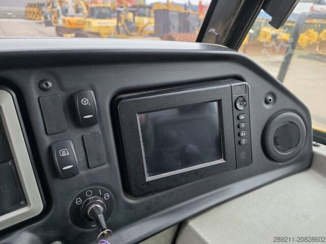 Muldenfahrzeug CAT 735 B