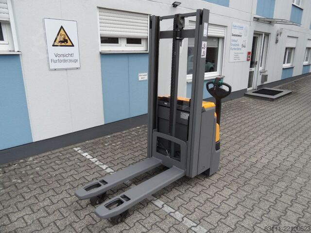 High Lift stacker Jungheinrich EJC 112z - Initialhub (Basishub) - 330 Stunden!