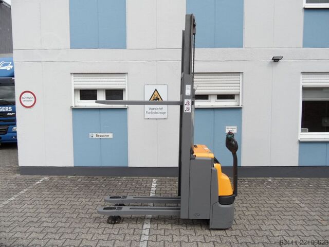 High Lift stacker Jungheinrich EJC 112z - Initialhub (Basishub) - 330 Stunden!