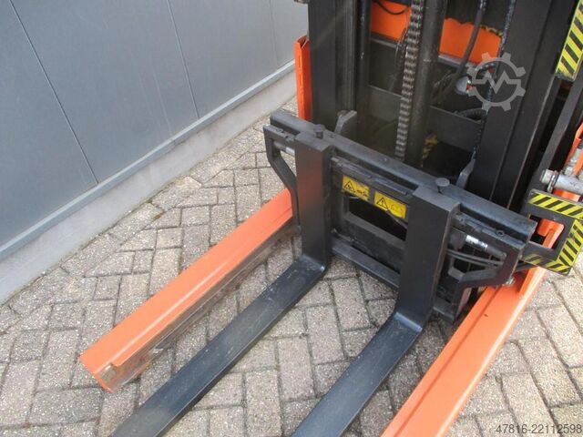 High lifting pallet truck BT RWE120