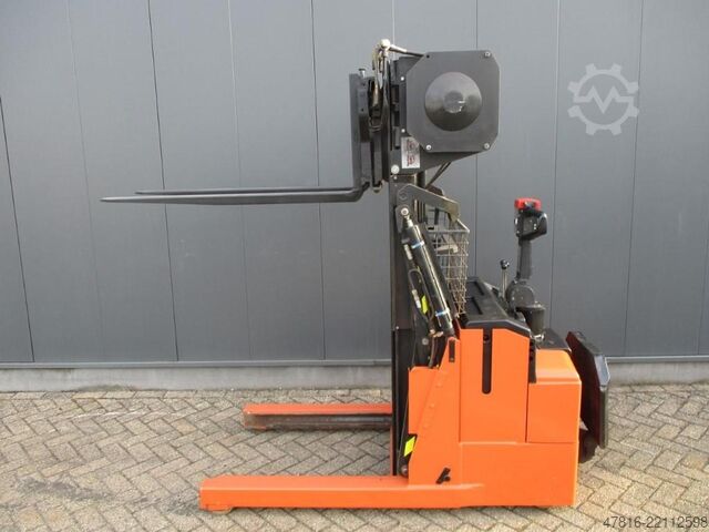High lifting pallet truck BT RWE120