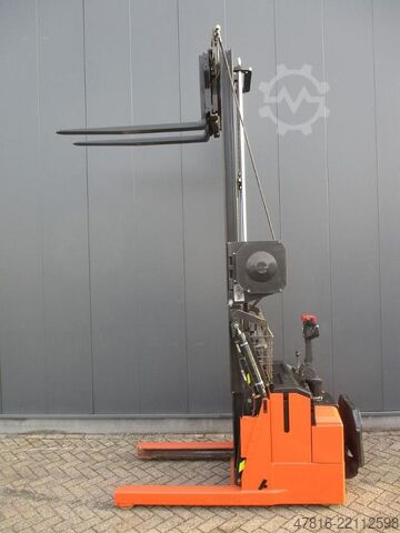 High lifting pallet truck BT RWE120