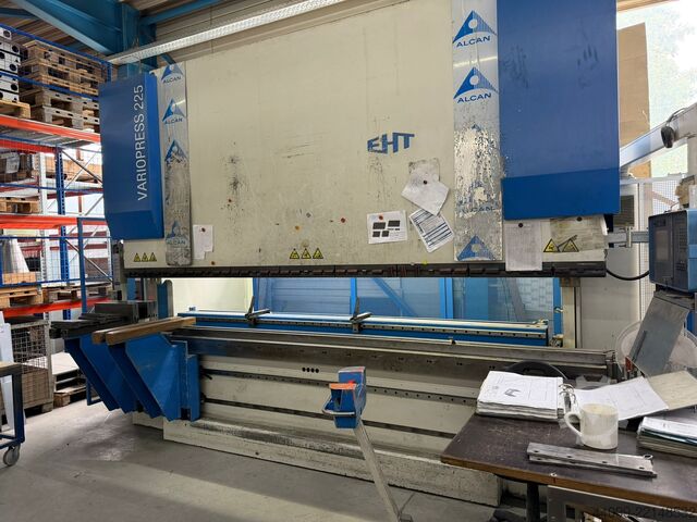 Press brake EHT VarioPress 225-4050