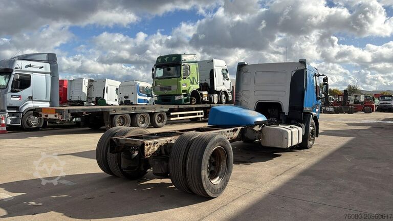 Chassis cab Renault Premium 320 (BOITE MANUELLE / MANUAL GEARBOX)