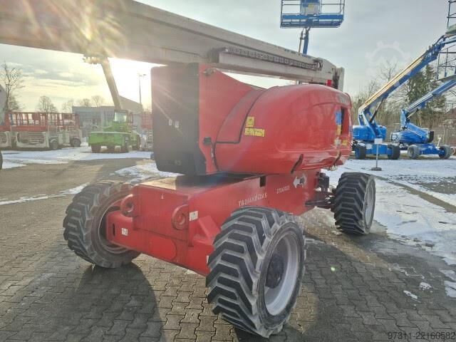 Articulated boom lift JLG 800AJ