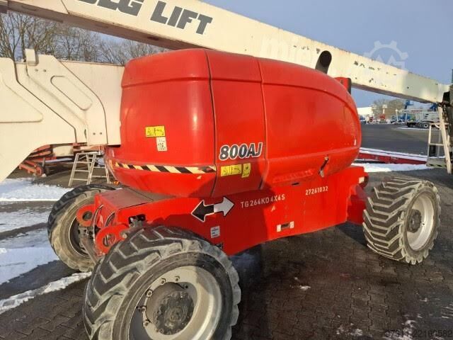 Articulated boom lift JLG 800AJ