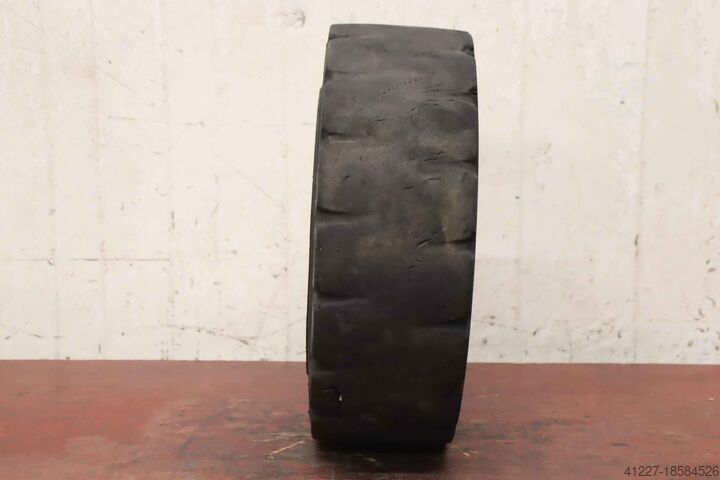 Solid rubber tires Bergougnan 18x7-8