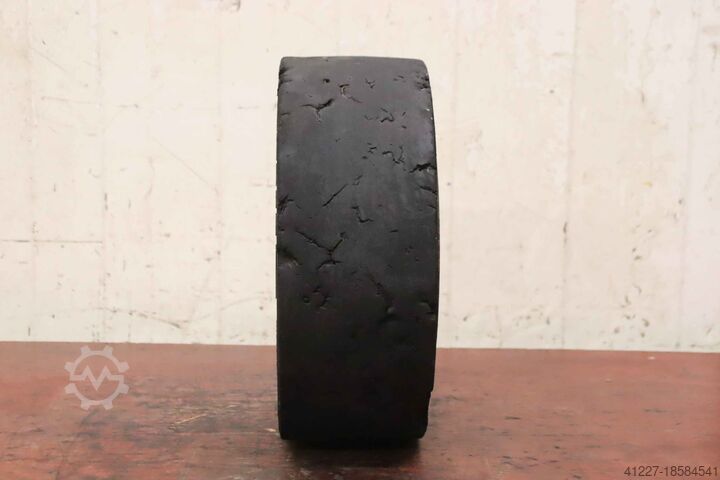 Solid rubber tires Jumbo Solid 18x7-8/4.32
