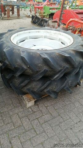 Wheel with tyre  N4293 Trekkerbanden