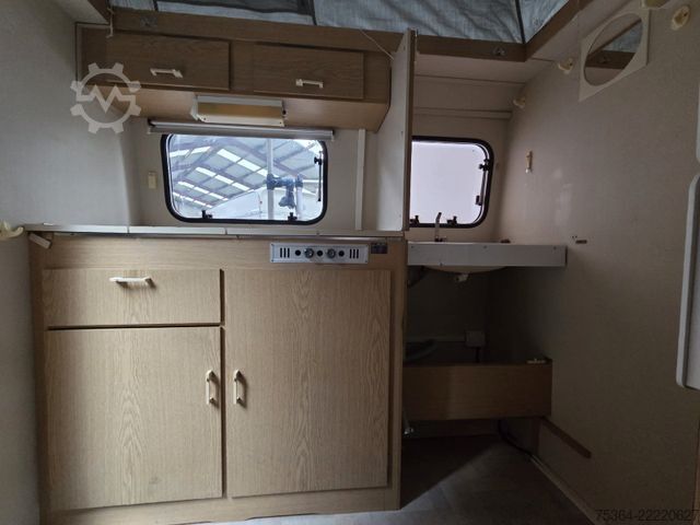 Caravan KIP Kompakt KK 400 EK Wohnwagen Hubdach Küche