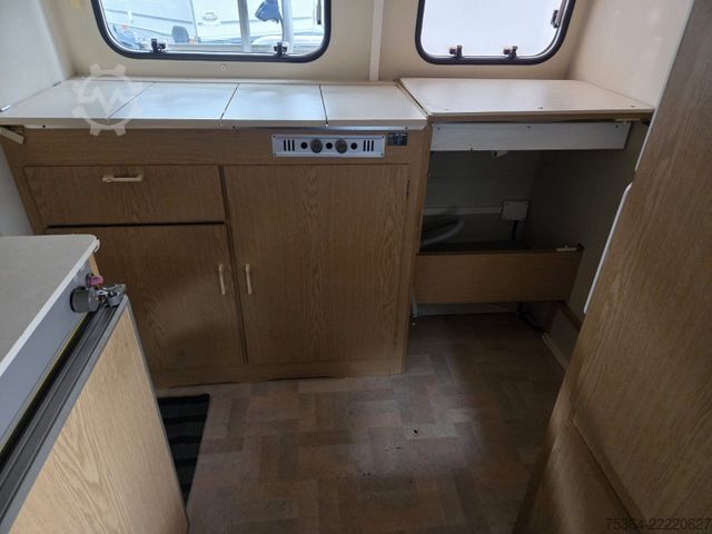 Caravan KIP Kompakt KK 400 EK Wohnwagen Hubdach Küche