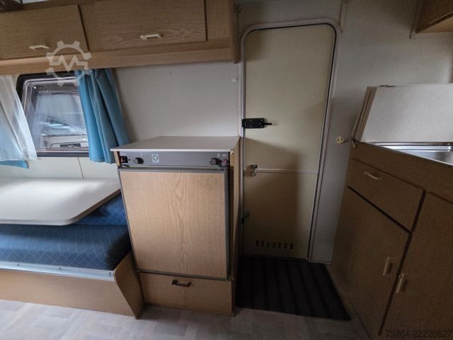 Caravan KIP Kompakt KK 400 EK Wohnwagen Hubdach Küche