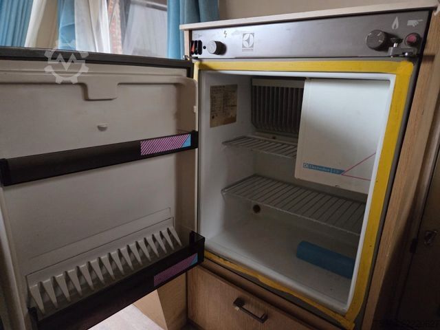 Caravan KIP Kompakt KK 400 EK Wohnwagen Hubdach Küche