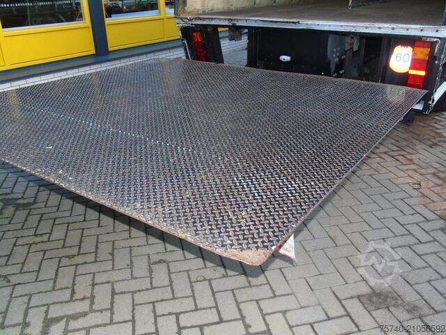 Schiebeplane Iveco Stralis 360 EEV + 6X2 + EURO 5