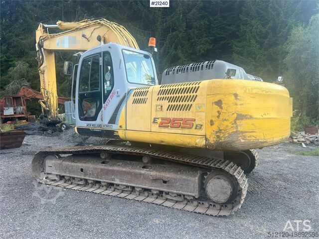 Crawler excavator New Holland E265B Excavator w/ digging bucket and hydraulic sa