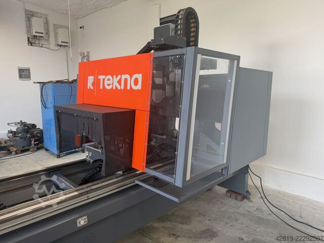 4-axis CNC machining center Tekna TKE 944-7