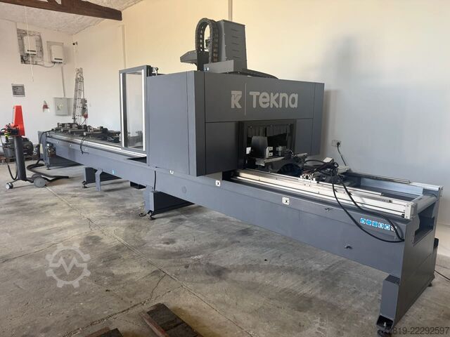 4-axis CNC machining center Tekna TKE 944-7