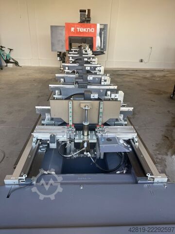 4-axis CNC machining center Tekna TKE 944-7