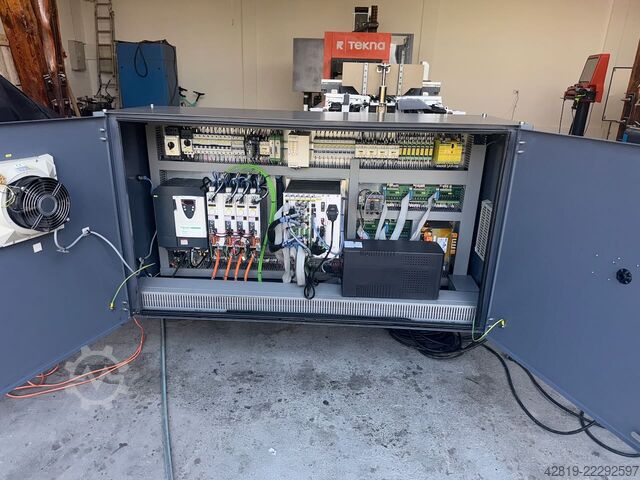 4-axis CNC machining center Tekna TKE 944-7