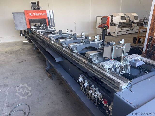 4-axis CNC machining center Tekna TKE 944-7