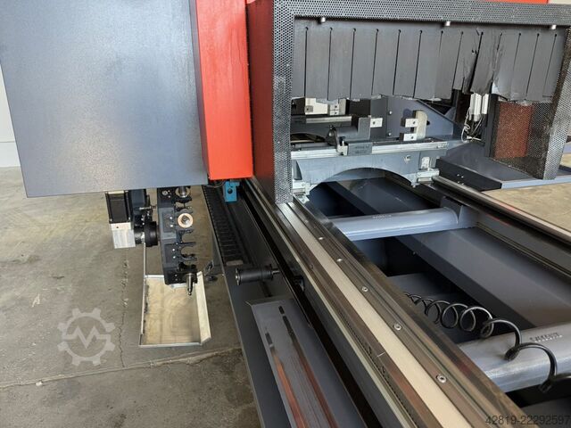 4-axis CNC machining center Tekna TKE 944-7