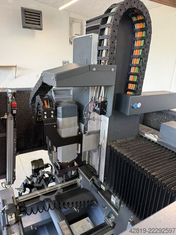 4-axis CNC machining center Tekna TKE 944-7