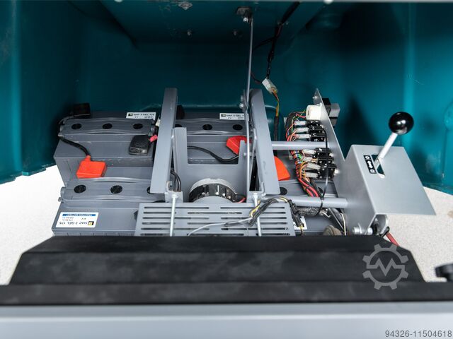 Sweeper Tennant S12 New Batteries Tennant S12 - 2006y - 2220mth - 4650m²/h