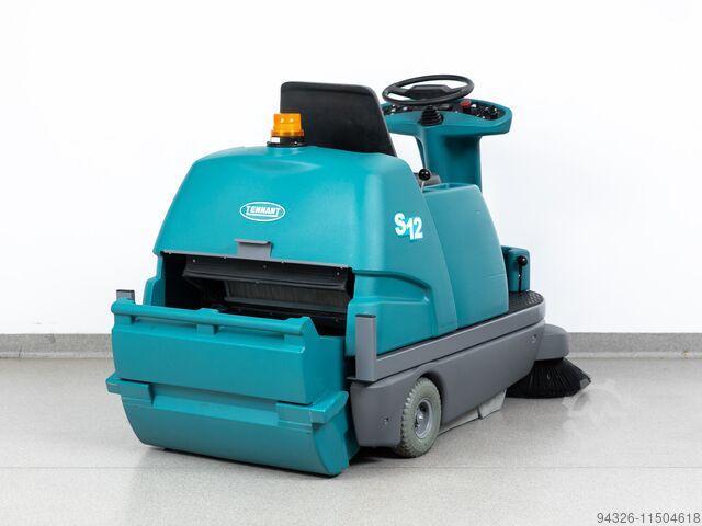 Sweeper Tennant S12 New Batteries Tennant S12 - 2006y - 2220mth - 4650m²/h