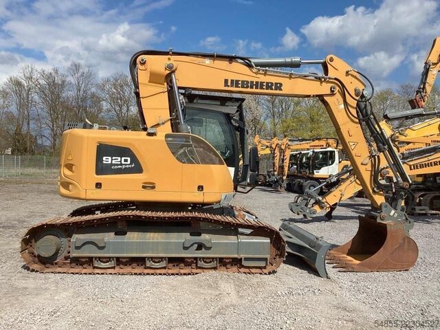 Chain excavator LIEBHERR R920 Compact