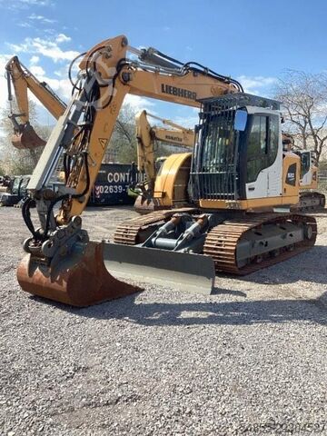 Chain excavator LIEBHERR R920 Compact