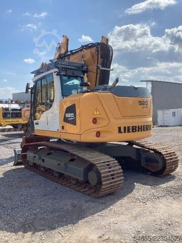 Chain excavator LIEBHERR R920 Compact