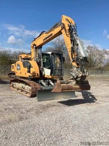 Chain excavator LIEBHERR R920 Compact