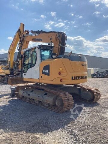 Chain excavator LIEBHERR R920 Compact