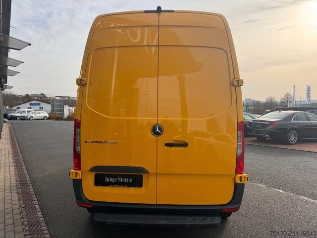 High-roof van Mercedes-Benz eSprinter 312 DHL Regal KEP-Ausbau